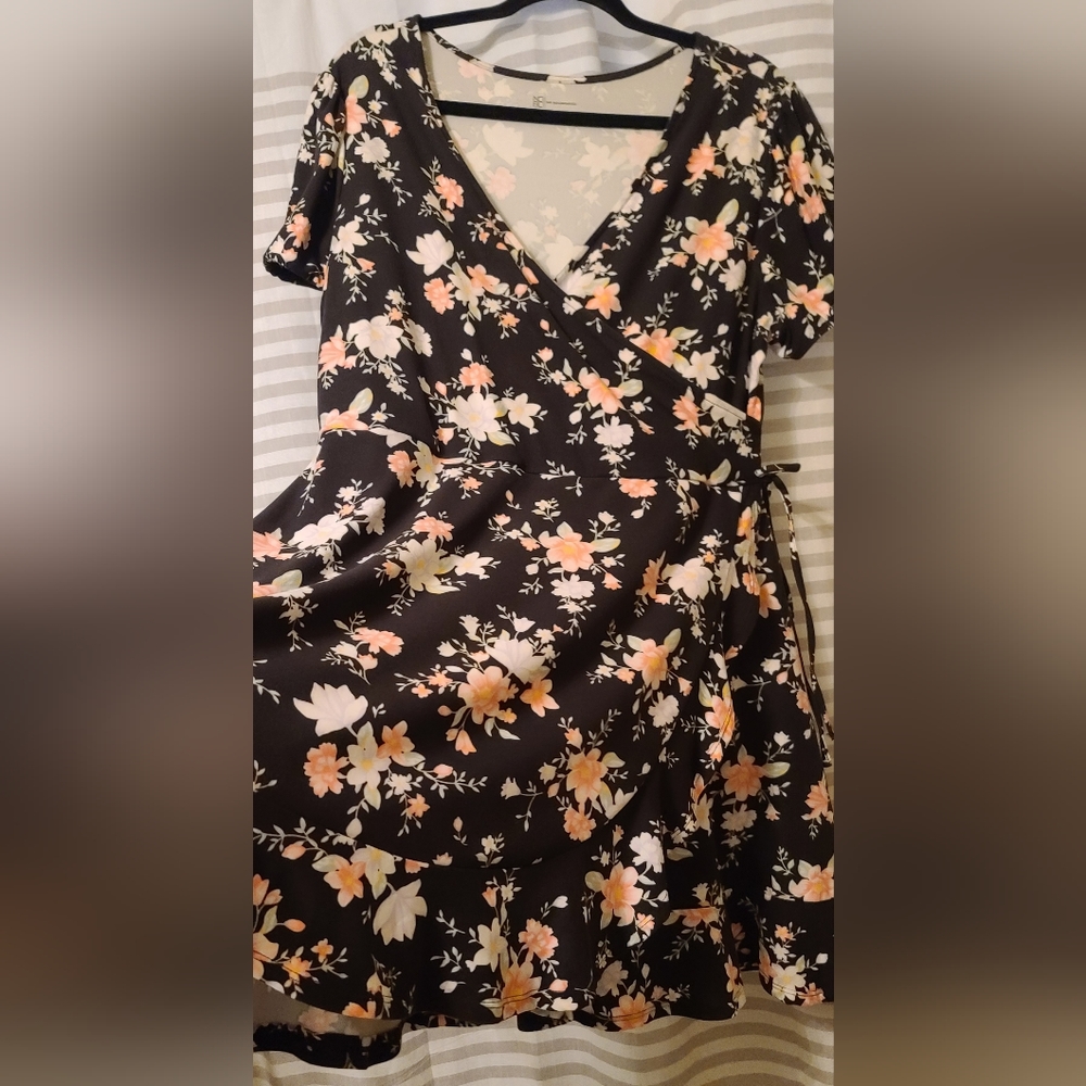 Dress - Picture 3 of 5